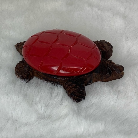 VINTAGE CARVED ROSEWOOD AND BAKELITE TURTLE PIN BROOCH